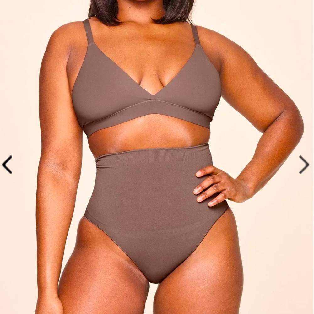 Nueskin Bralette in Macaroon Sz Large